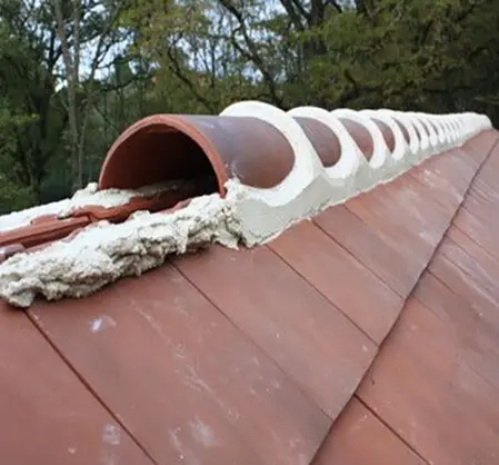 Rénovation de faîtage par un couvreur à Nonancourt 27320 Eure